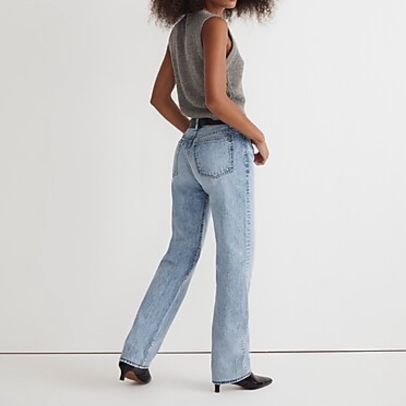 Madewell 90s Straight Jeans in Mercer Wash - Picture 5 of 11